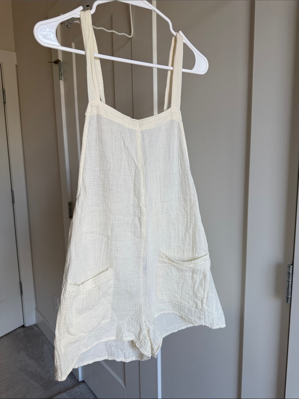 Xhilaration Cream Sleeveless Scoop Neck Romper
